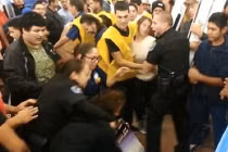 Đánh nhau để mua hàng giá rẻ