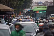 Ngán ngẩm giao thông Hà Nội ùn ứ khi người dân đổ về Hà Nội