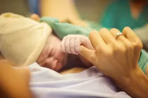 Trẻ sinh mổ có hệ miễn dịch yếu hơn trẻ sinh thường