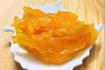 Mứt xoài dẻo chua chua ngọt ngọt mời khách ngày Tết