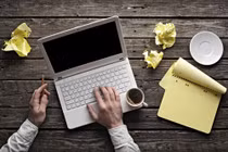 Tác hại không ngờ cho dân văn phòng khi gõ bàn phím sai cách