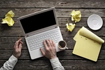 Tác hại không ngờ cho dân văn phòng khi gõ bàn phím sai cách