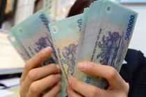 Tôi cầm hết lương của ông xã để siết chặt chi tiêu, nhà chồng không vui