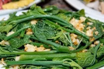 Cách xào rau muống đúng chuẩn xanh giòn