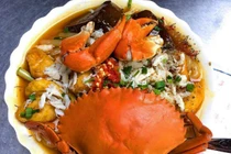 Quán bánh canh cua vỉa hè ngon nức tiếng, bát đắt nhất lên đến 200.000 đồng