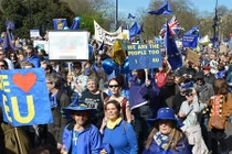 Ảnh: Dân Anh đổ xuống đường chống lại Anh rời EU