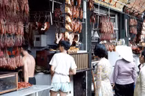 Cảnh buôn bán nhộn nhịp ở Sài Gòn xưa hồi 1960 