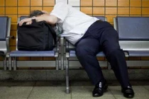 Văn hóa ngủ gục nơi công cộng của người Nhật Bản