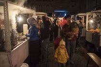 Choáng ngợp trước đồ ăn hấp dẫn trong chợ đêm Tân Cương