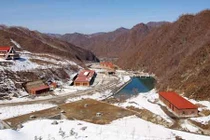 Chùm ảnh khu nghỉ dưỡng trượt tuyết vắng người ở Triều Tiên