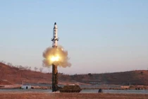 Triều Tiên phóng tên lửa trước thềm cuộc gặp Mỹ - Trung