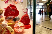 Không khí ngày Valentine rộn ràng trên khắp thế giới