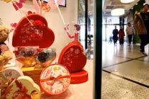 Không khí ngày Valentine rộn ràng trên khắp thế giới