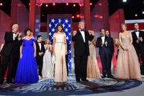 Ảnh ấn tượng của Tổng thống Donald Trump sau 100 ngày nhậm chức