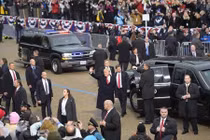 Ảnh: Người ủng hộ TT Donald Trump vui sướng ngày ông nhậm chức