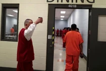 Cuộc sống trong trung tâm giam giữ nhập cư Mỹ qua ảnh