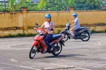 Có GPLX ô tô được miễn sát hạch lý thuyết xe máy