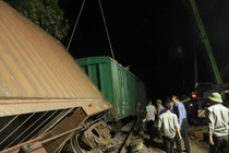 Xuyên đêm khắc phục sự cố tai nạn đường sắt Bắc - Nam