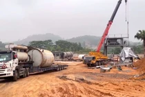 Phá dỡ hoàn toàn trạm bê tông trái phép ở Ba Vì