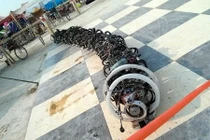 Tesla chế tạo vòi sạc điện như robot 'Transformer'