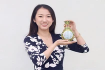 Mua bình hoa giá 1 USD, vô tình trúng cổ vật 100.000 USD