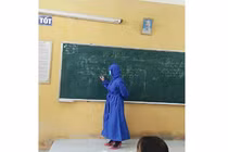 Cô giáo hóa thân thành ninja lên lớp giảng bài giữa dịch Corona hoành hành