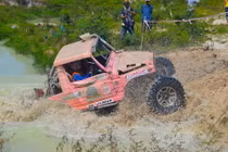 Hàng chục ôtô “khủng” tại giải đua địa hình quốc tế VN