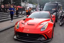 Siêu xe Ferrari F12 Berlinetta hơn 22 tỷ lăn bánh tại Hà Nội 