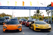 Dàn siêu xe trăm tỷ của đại gia Sài Gòn du Xuân miền Tây