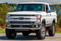 Ngắm bản độ độc nhất giữa Ford Bronco 1978 và F-250 Super Duty