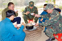 Bộ đội “ăn rừng, ngủ núi” chống dịch Covid-19