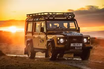Ngắm Land Rover Defender Work V8 Trophy hơn 6,2 tỷ đồng