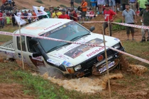 Xem dân chơi ôtô Việt lội bùn, phá xe tại VOC 2017