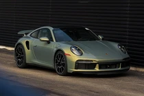 Porsche 911 Turbo S "kịch độc", riêng màu sơn hơn 2 tỷ đồng