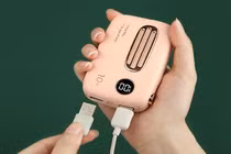 Xiaomi ra mắt sạc dự phòng kiêm đài FM, chỉ 455.000 đồng