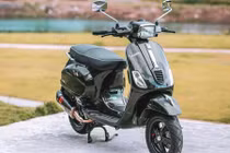 Dân chơi Sài Gòn độ xe ga Vespa S125 ie siêu ấn tượng 