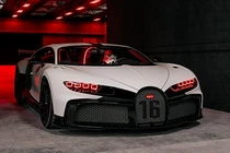 Siêu xe Bugatti Chiron Pur Sport hơn 3,5 triệu USD độ Star War