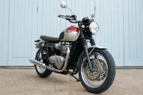  Triumph T120 đối thủ "đáng gờm" của BMW R nine T