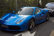 "Chạm mặt" Ferrari 488 Spider màu độc, hơn 15 tỷ tại Sài Gòn