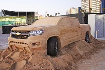 Ngắm Chevrolet Colorado 2015 bằng cát độc nhất thế giới