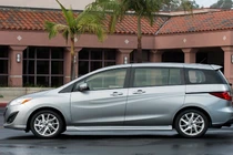 10 mẫu xe gia đình đáng mua nhất