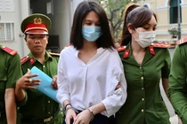 Người mẫu Ngọc Trinh đã được dẫn giải tới tòa