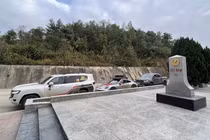 Porsche 911 Dakar hơn 16 tỷ phượt Trung Quốc đã về Việt Nam