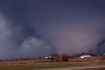 Vòi rồng như bóng ma khủng khiếp nhất từng thấy