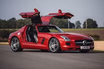 Siêu xe Mercedes-Benz SLS AMG chạy 10 năm mới 11.129 km