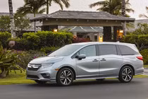 Chọn mua xe SUV 8 chỗ nào cho gia đình năm 2020?