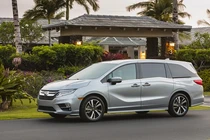 Chọn mua xe SUV 8 chỗ nào cho gia đình năm 2020?