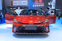 Toyota Camry 2024 chỉ từ 596 triệu đồng, chờ ngày về Việt Nam