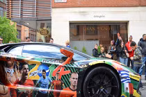 Lamborghini Aventador phiên bản World Cup "náo loạn" đường phố Anh