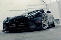Sức hút lạc tông của “siêu ngựa đen” Ferrari F12 Berlinetta 
